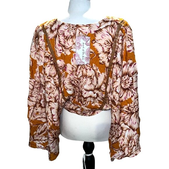 Band of the Free NWT Libby Gold Floral Bell Sleeve Crop Top Sz XS Womens Yellow - Picture 12 of 15